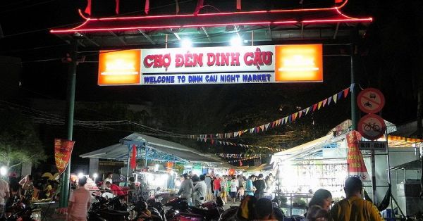 chợ đêm Dinh Cậu